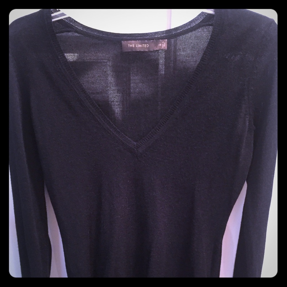 ❌SOLD❌ The Limited black lightweight V-Neck sweater